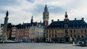 À Lille, une place devient plus verte et moins routière