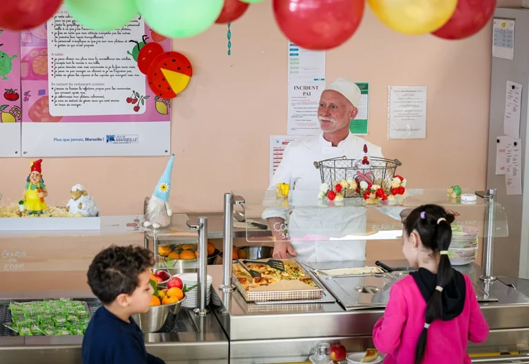 À Marseille, des parents doivent agir pour la cantine