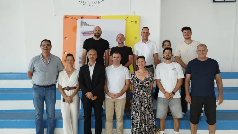 À Toulon, les enfants apprennent le réflexe anti-noyade