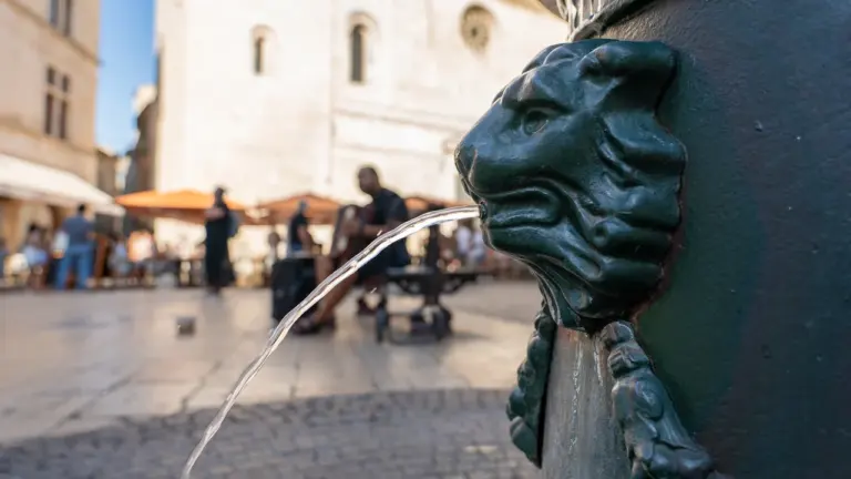 À Nîmes, l’eau potable revient au cœur du centre-ville