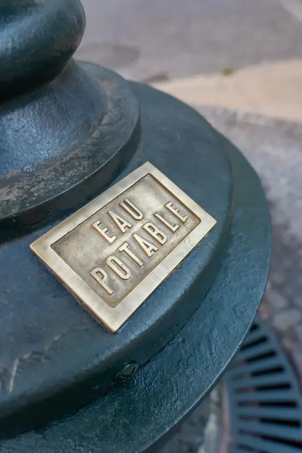 À Nîmes, l’eau potable revient au cœur du centre-ville