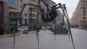« Une araignée au plafond » à Antibes jusqu’en janvier